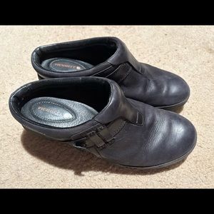 Merrill black clogs